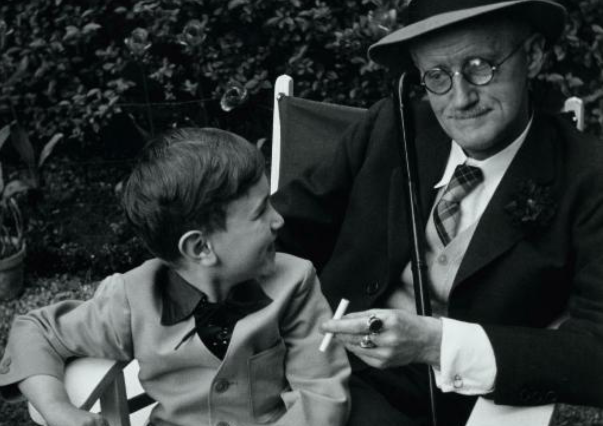 James Joyce et son petit-fils Stephen, Paris